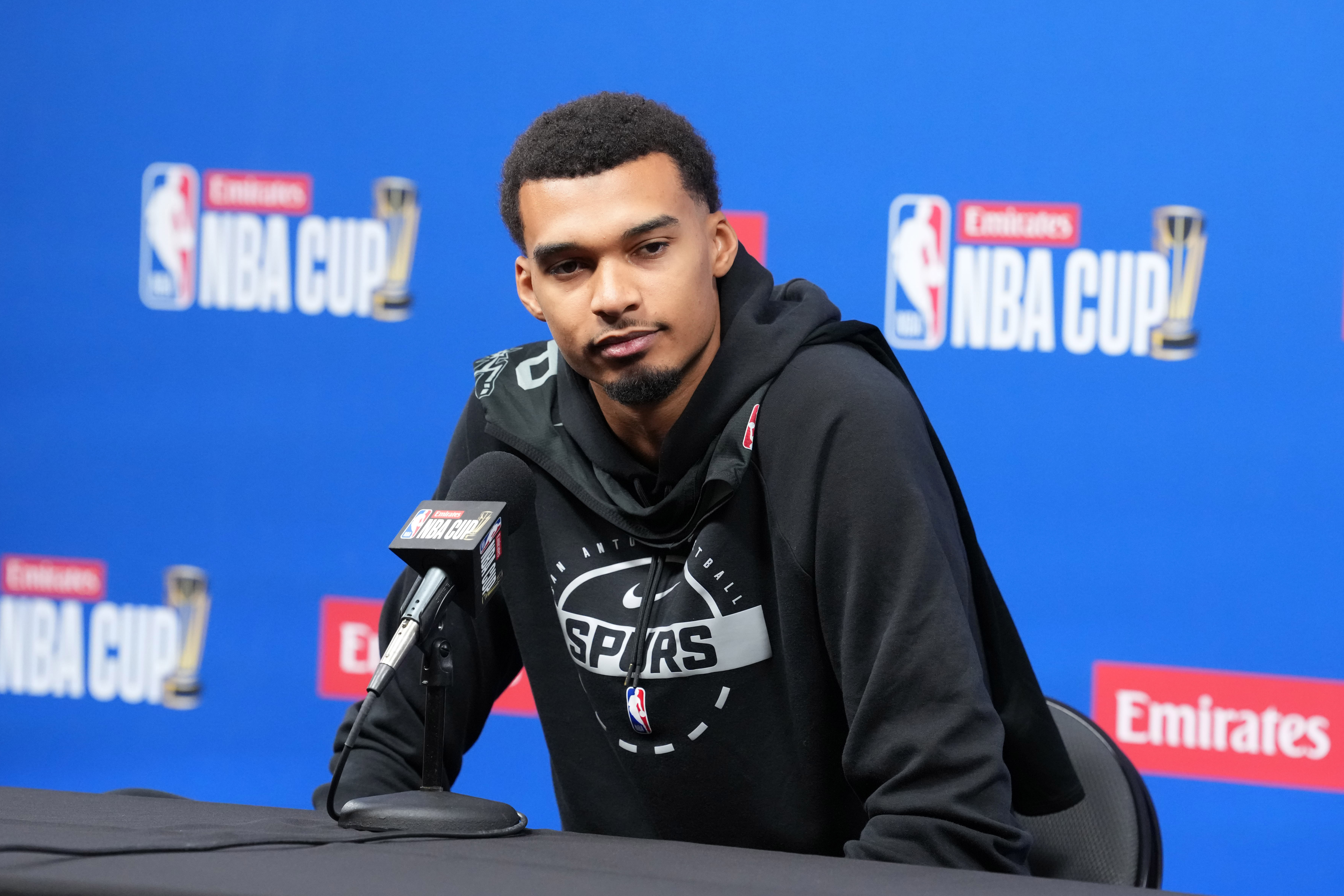 J'ai perdu quelqu'un de proche» : Victor Wembanyama fond en larmes après la  défaite des Spurs en finale de la NBA Cup