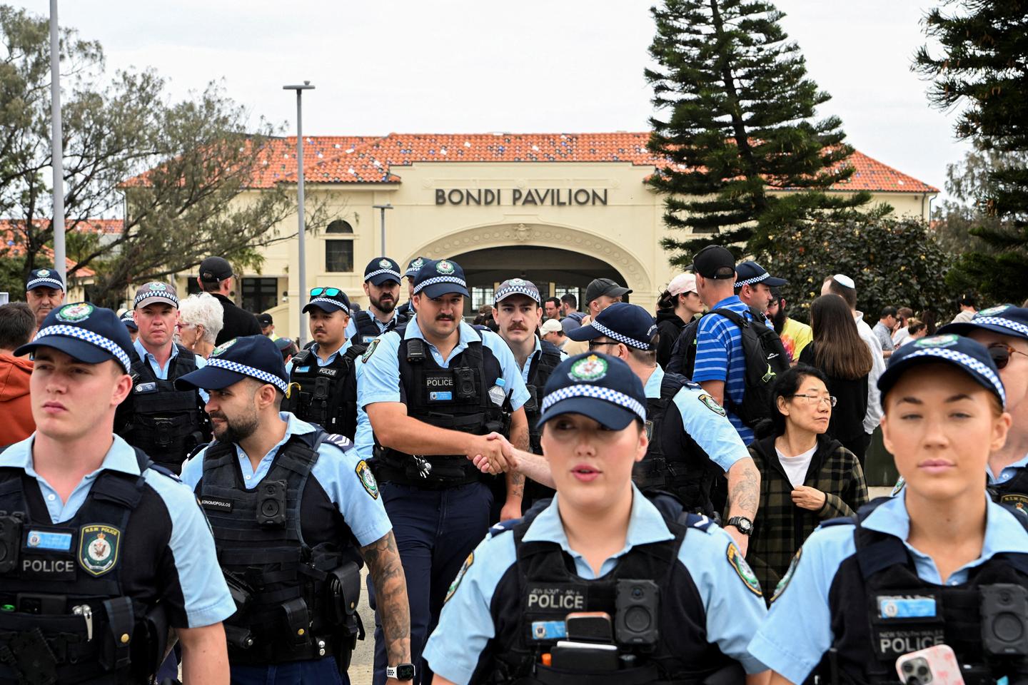 Attentat en Australie : l'assaillant inculpé pour terrorisme et 15 chefs  d'accusation de meurtre