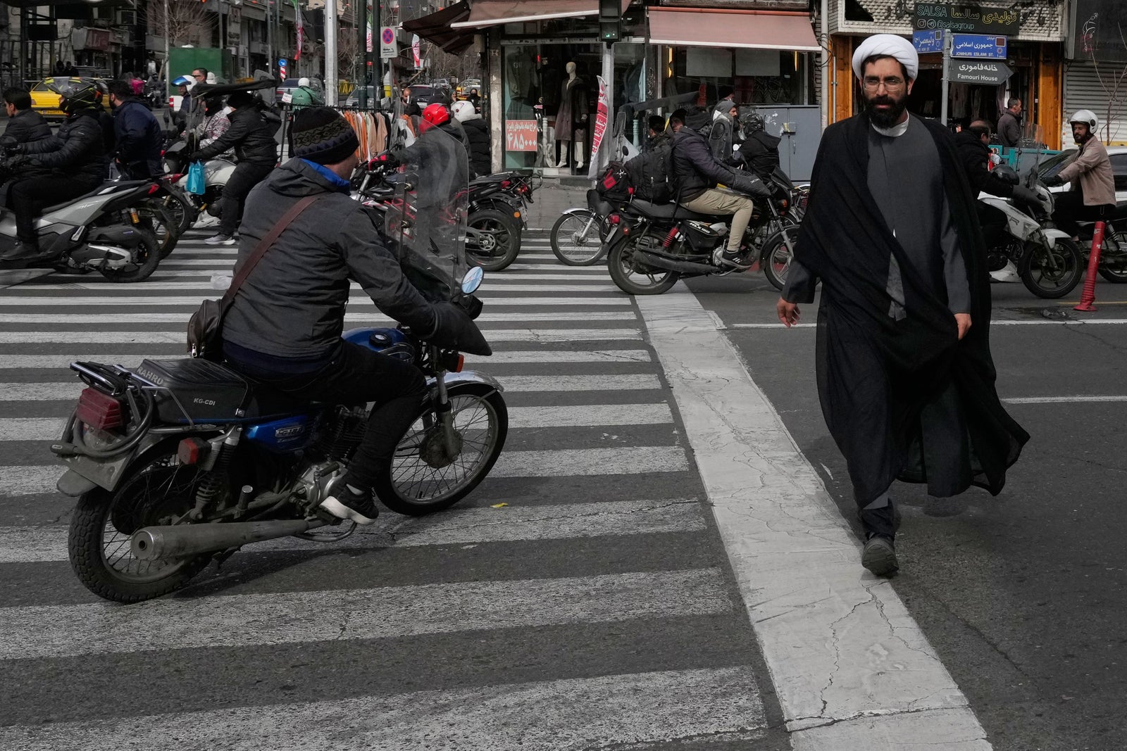 Les restrictions ont été assouplies mais l'accès à Internet reste fortement  limité en Iran | Le Devoir