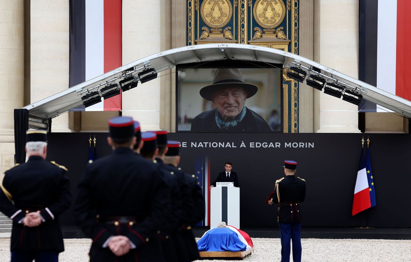 Mort d'Edgar Morin : Aux Invalides, Emmanuel Macron salue « un destin  exceptionnel dans le siècle »
