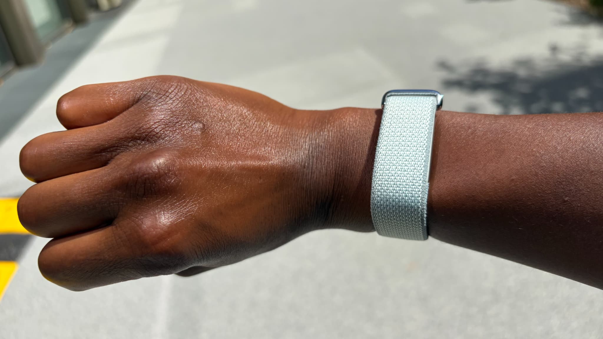 Test du Fitbit Air: le bracelet connecté sans écran et dopé à l'IA de Google  sait se faire discret tout en devenant un conseiller avisé et  indispensable, si vous prenez un abonnement