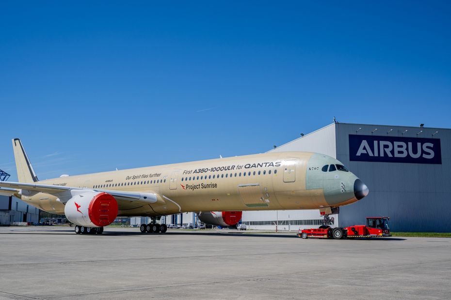 Paris-Sydney en avion sans escale : le premier A350-1000 d'Airbus sort des  usines de Toulouse