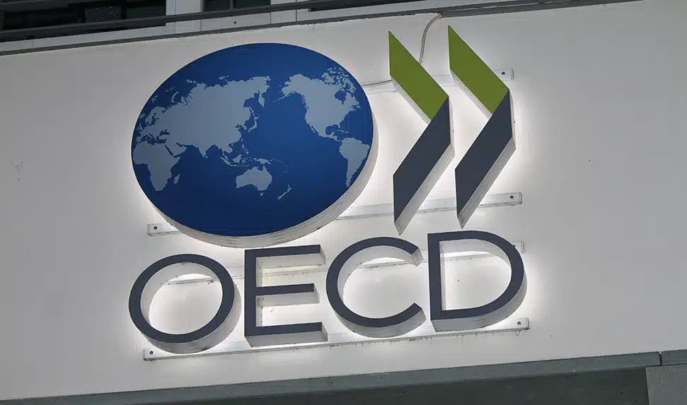 🚨🇫🇷📉 ALERTE INFO | L'OCDE abaisse sa prévision de croissance pour la  France à 0,7% en 2026, alertant sur des effets économiques durables même  après la fin de la guerre au Moyen-Orient.