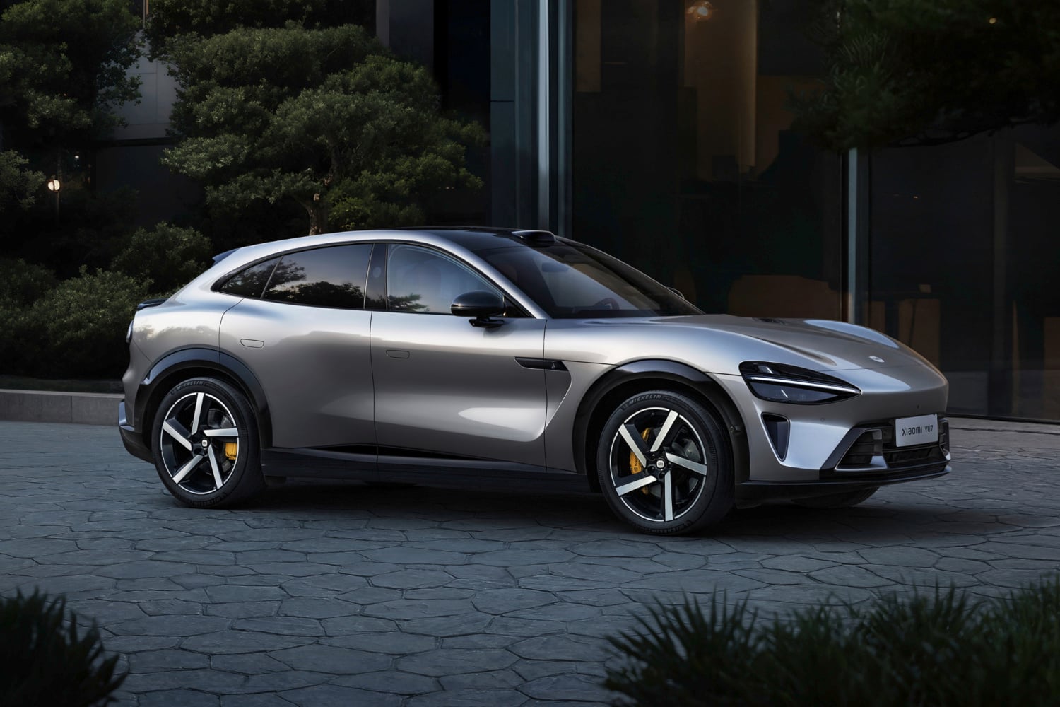 Xiaomi lance le SUV « YU7 » avec 100 km d'autonomie de plus qu'une Tesla  Model Y