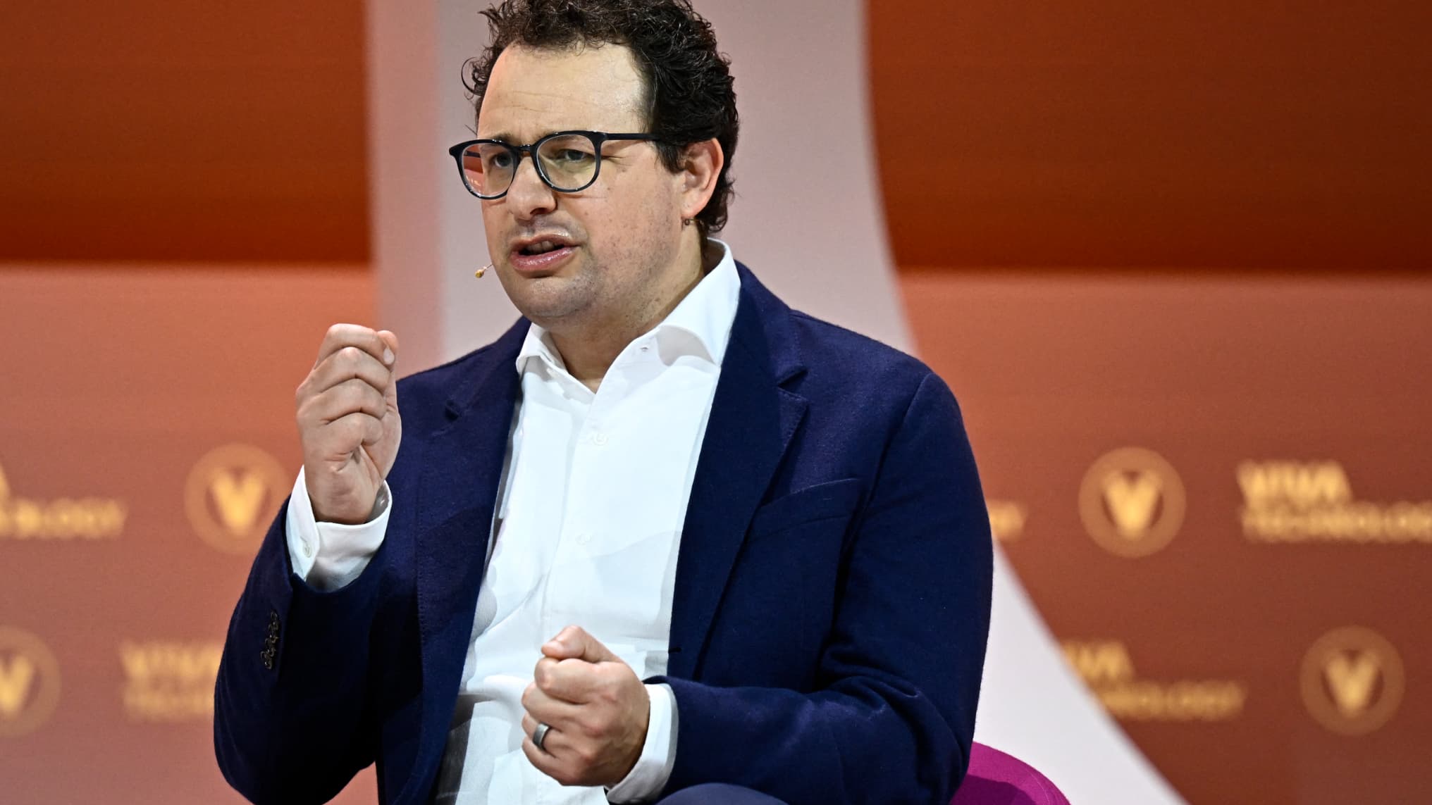 "L'humanité est sur le point de recevoir un pouvoir quasi inimaginable", le patron  d'Anthropic alerte sur les dangers de l'IA et avertit que "nous n'avons pas  de temps à perdre"