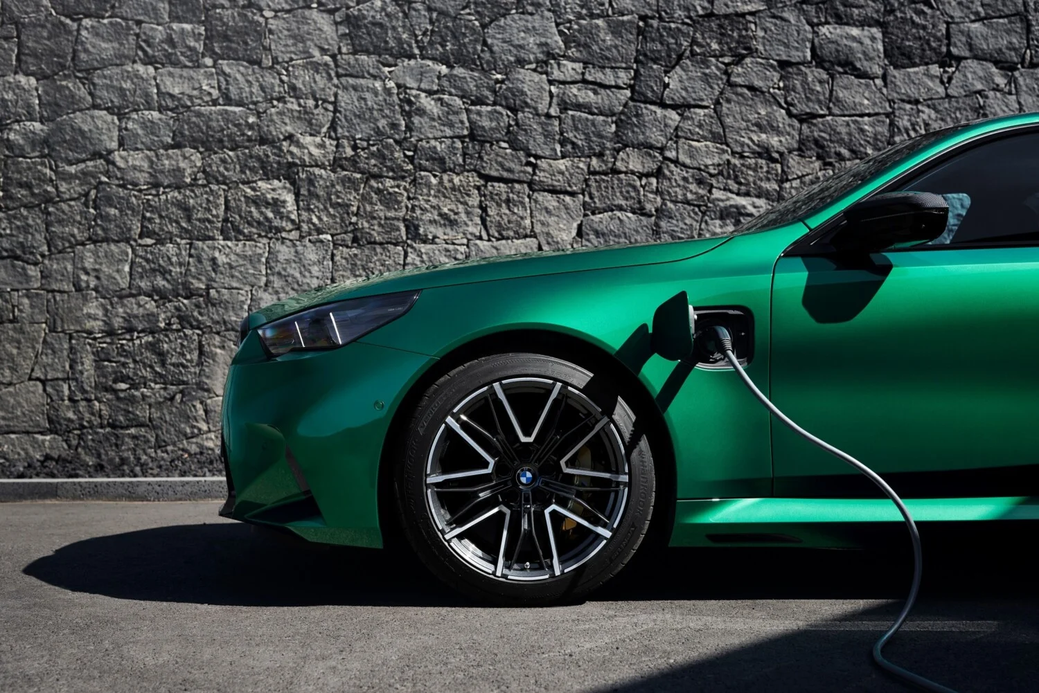 Vous ne branchez pas votre hybride ? BMW imagine une sanction inédite (et  ça n'a rien d'écologique) — Frandroid