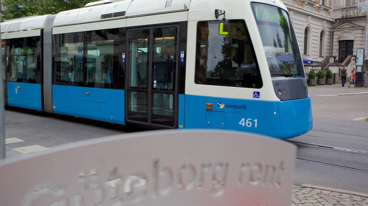 Un bus autonome entre en collision avec un tramway en Suède, le jour de son  lancement avec des passagers