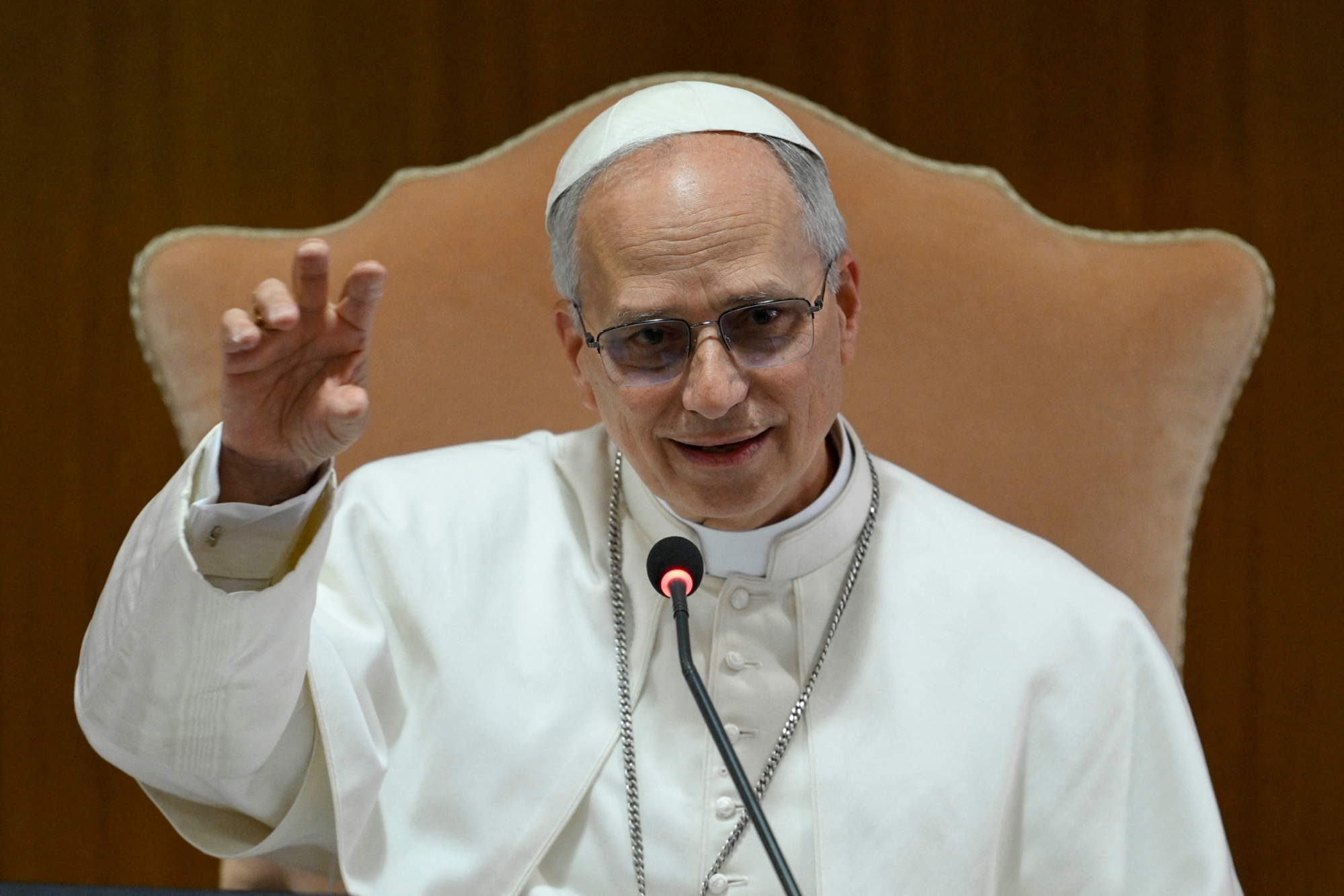 Le cerveau a besoin d'être utilisé" : le pape Léon XIV met en garde les  prêtres contre l'usage de l'IA dans la préparation des homélies