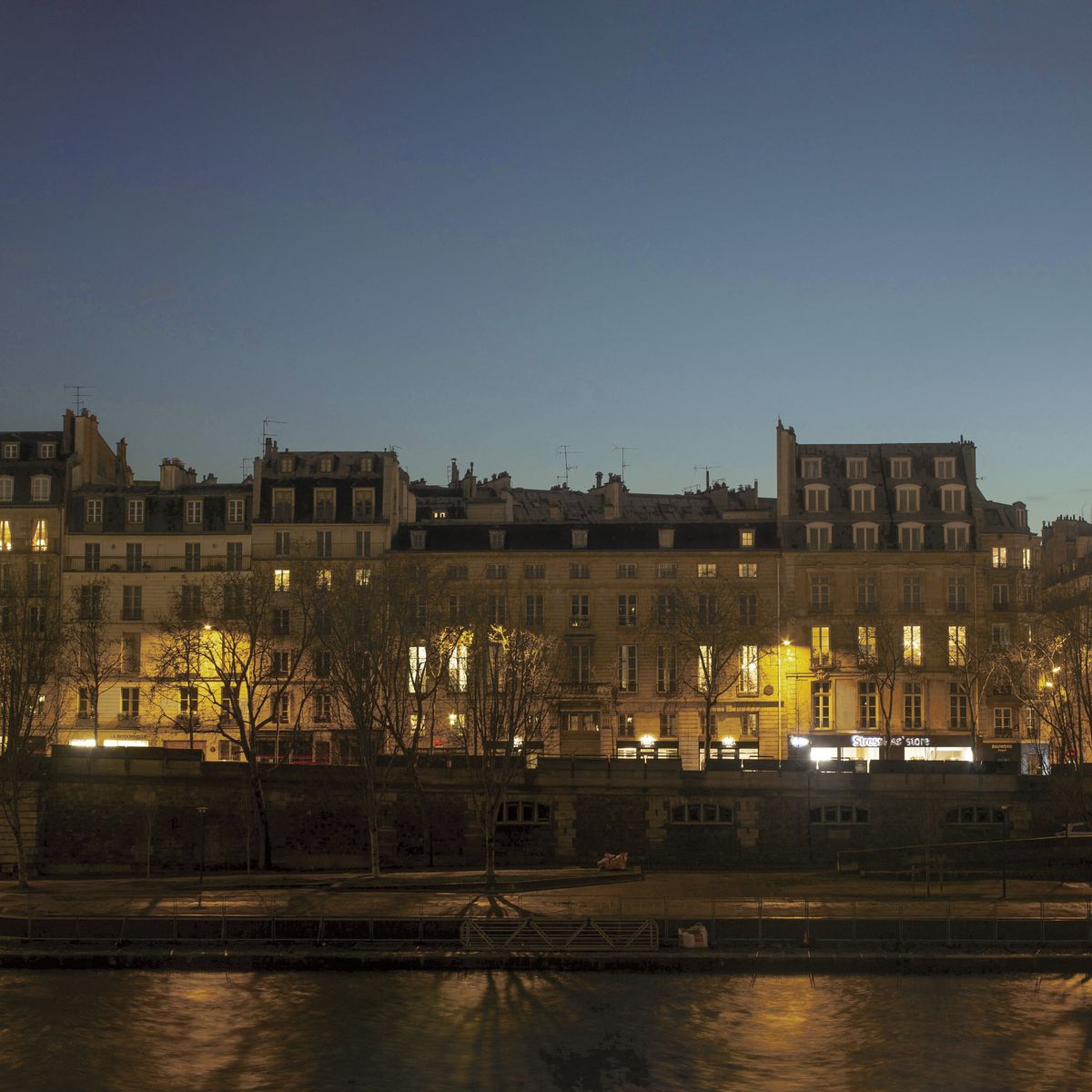 Un nouveau bilan fait état de deux morts après des chutes dans la Seine à  Paris en marge des célébrations du PSG