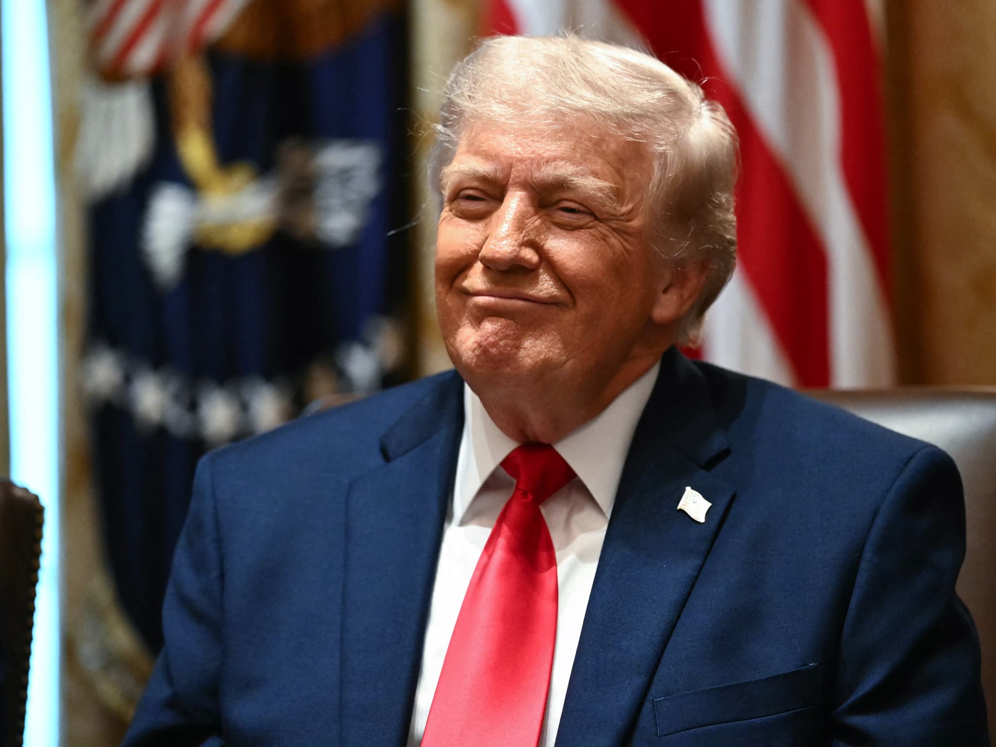Washington leur reproche de ne pas suffisamment lutter contre le commerce  de biens issus du travail forcé: les États-Unis envisagent des droits de  douane supplémentaires de 10 à 12,5% contre 60 pays