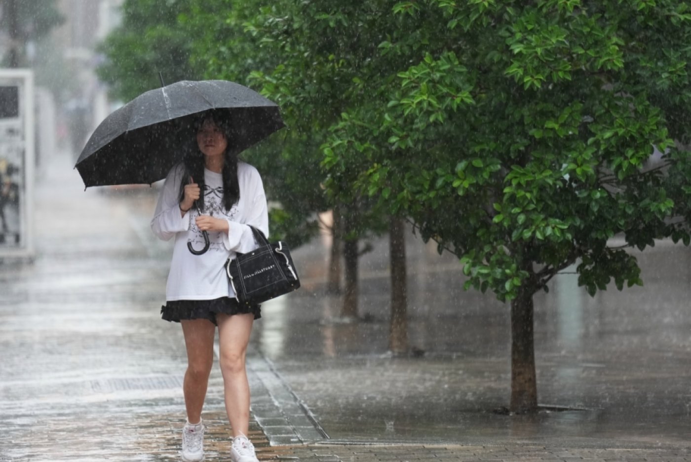 Japon: une tempête tropicale frappe Tokyo, alerte aux inondations