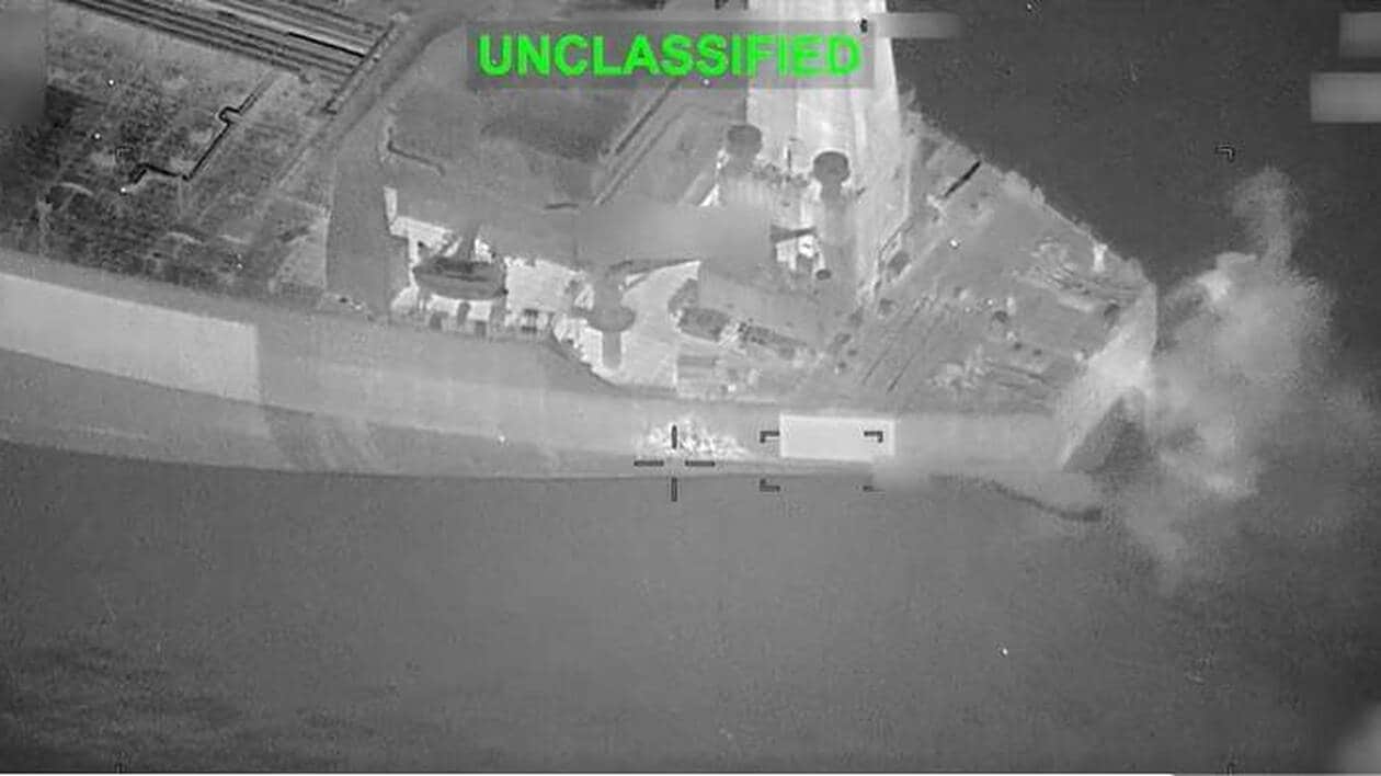 Reprise des attaques dans le détroit d'Ormuz, les États-Unis tirent un  missile sur un pétrolier défiant le blocus