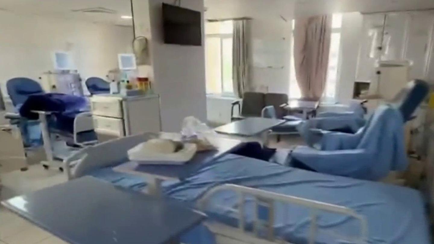 Elle devait accoucher, où elle aurait pu aller ?" : LCI à l'hôpital de Tyr  quelques heures après les bombardements israéliens qui l'ont endommagé -  LCI Direct | TF1+