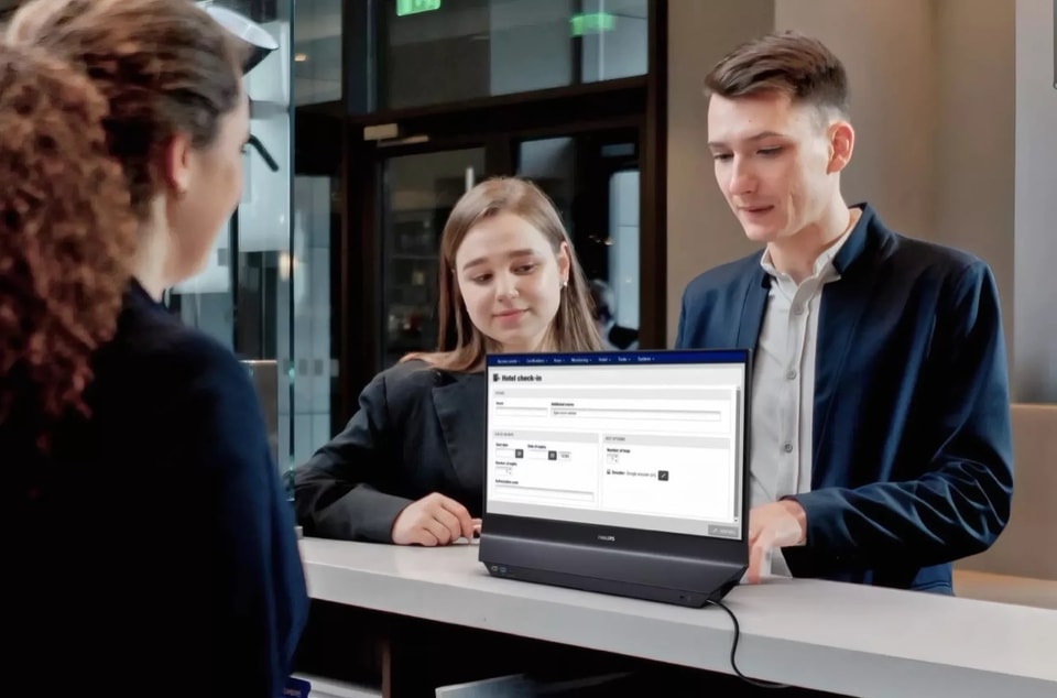 Philips sort un moniteur avec un écran de chaque côté, et c'est pas idiot -  Korben