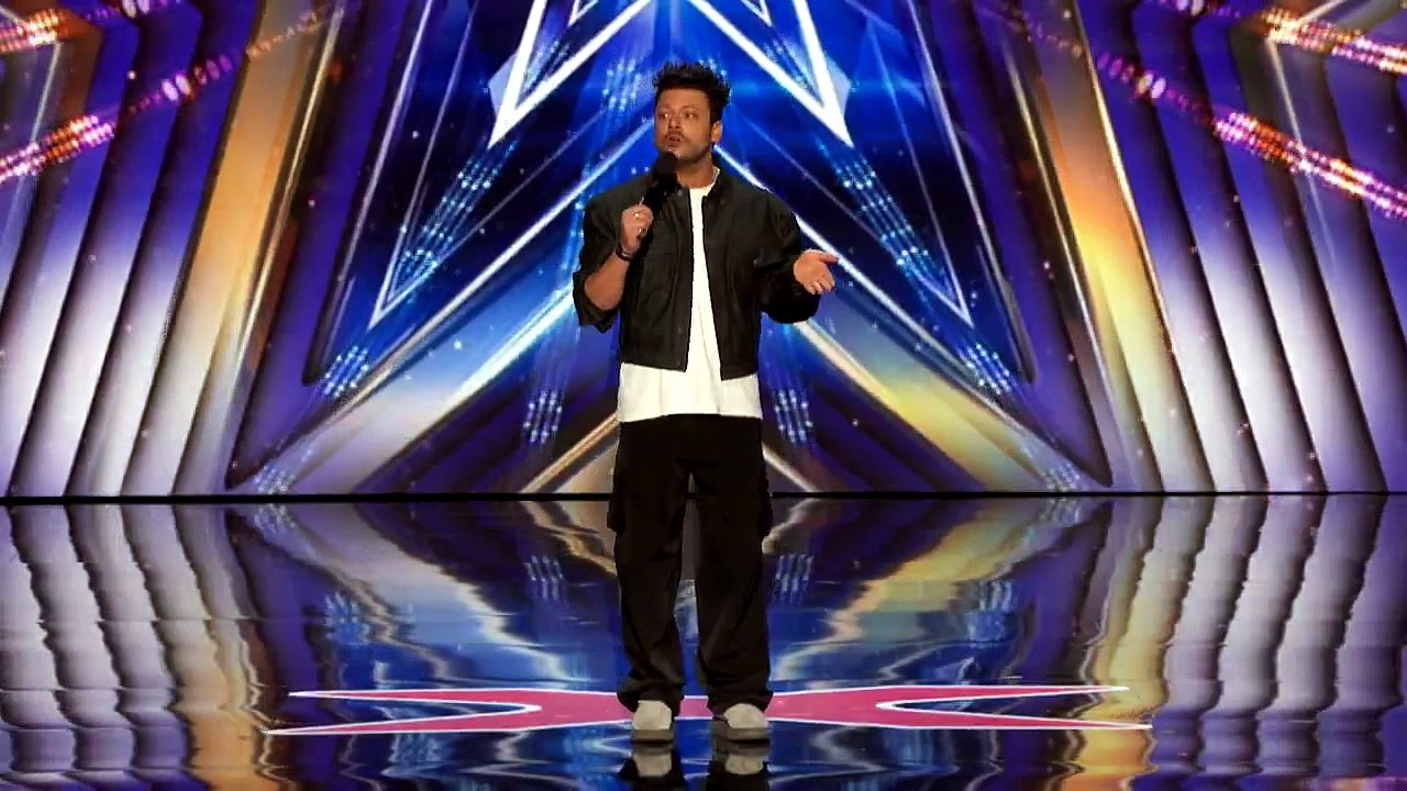 Kev Adams fait sensation sur le plateau de l'émission America's Got Talent,  avec un sketch en anglais ! - Vidéo Dailymotion
