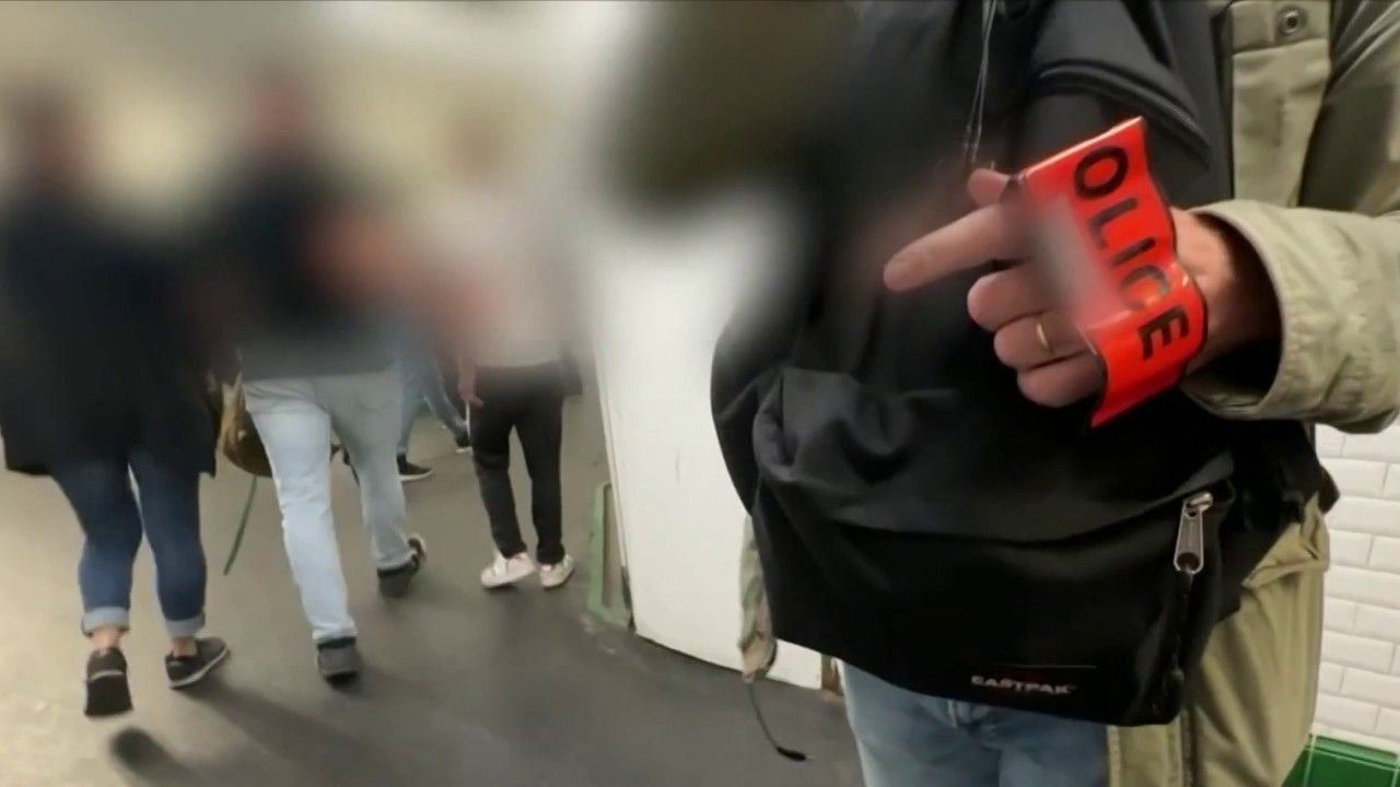 Débordements après la victoire du PSG : de la prison ferme pour un policier  - Bonjour ! | TF1+