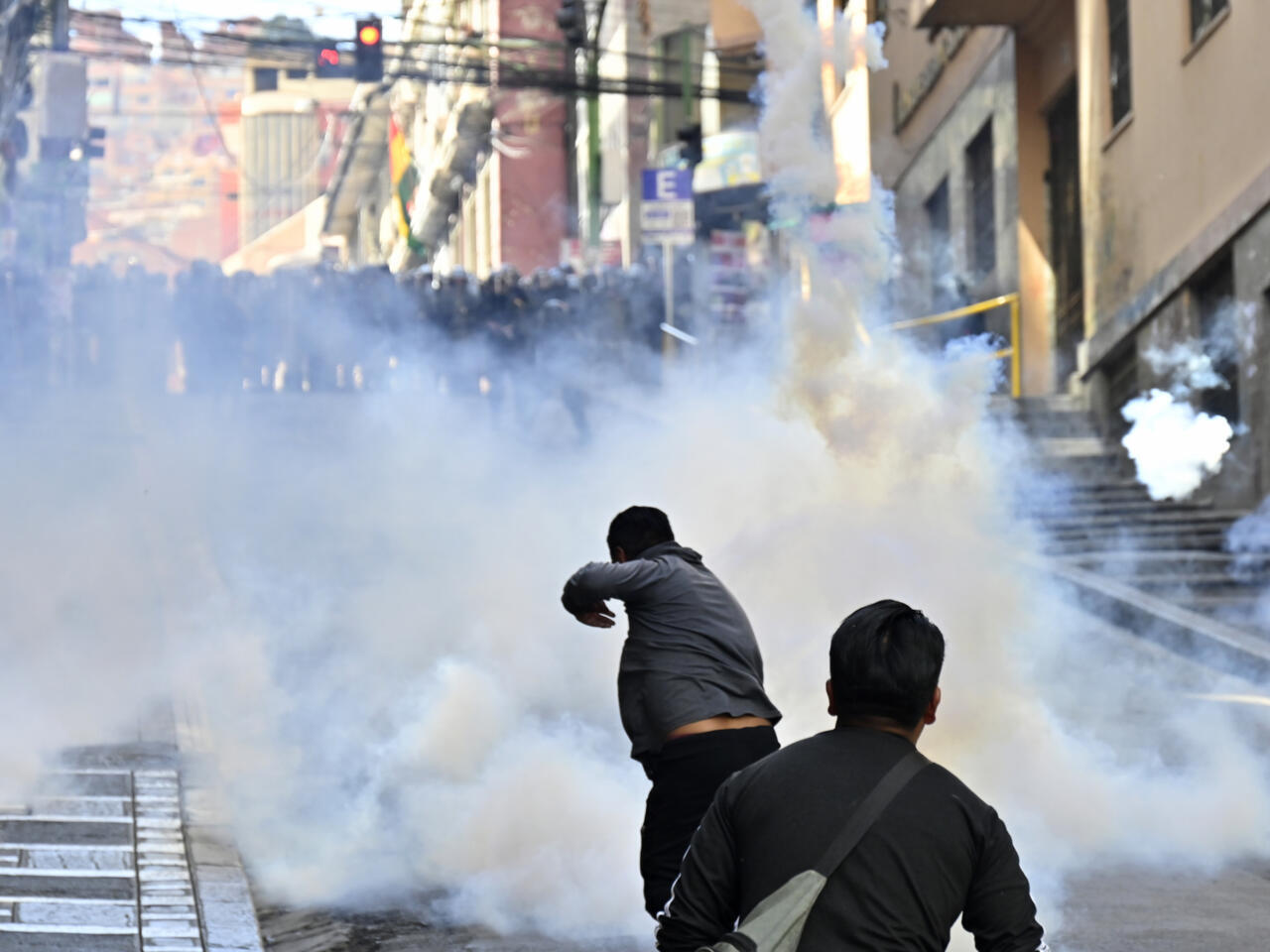Bolivie : la contestation contre le président s'accentue, violents heurts à La  Paz - France 24