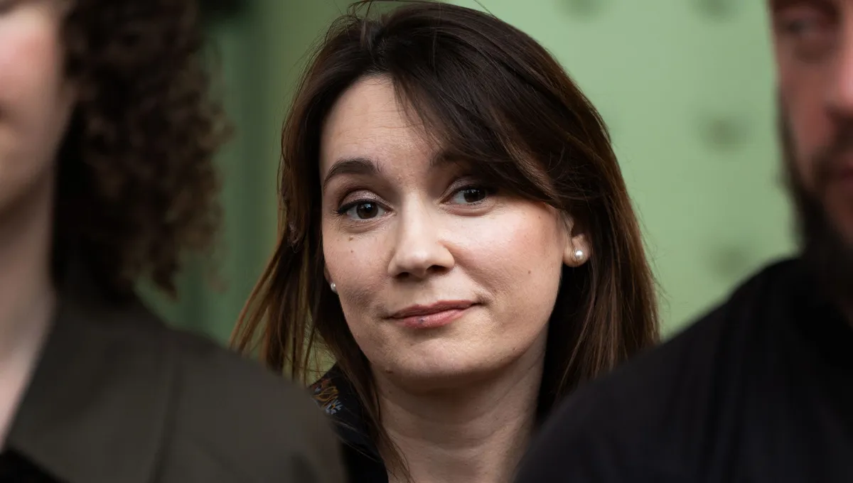 Le cas de la propagandiste russe Xenia Fedorova, chroniqueuse sur CNews,  met le gouvernement dans l'embarras | France Inter