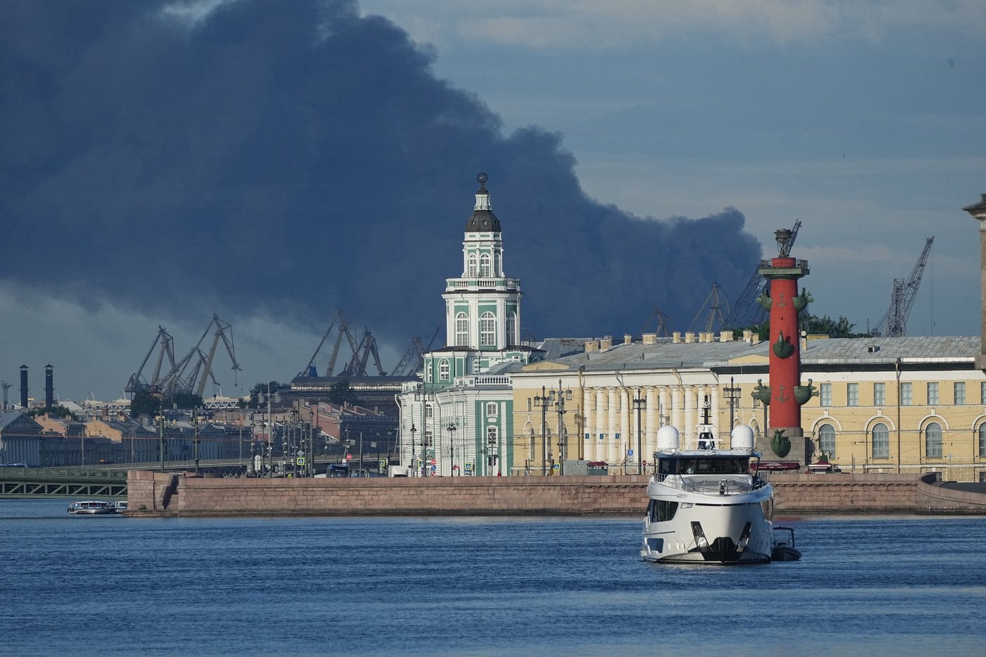 Des drones ukrainiens frappent Saint-Pétersbourg où s'ouvre le forum  économique