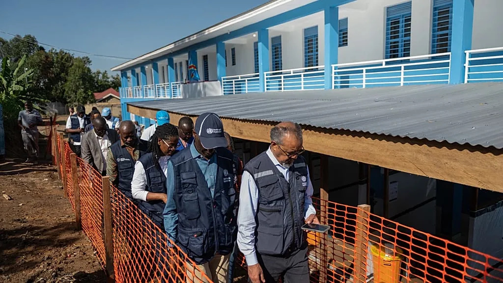 OMS révise fortement le bilan d'Ebola en RDC: 116 cas contre plus de 1 000  - Yahoo Actualités France