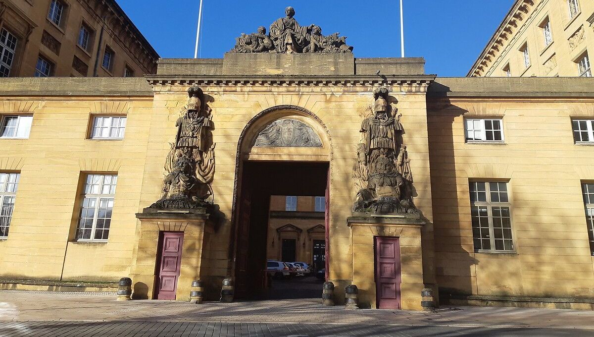 Le jeune homme de 19 ans victime d'une violente agression à Metz est décédé  - ICI