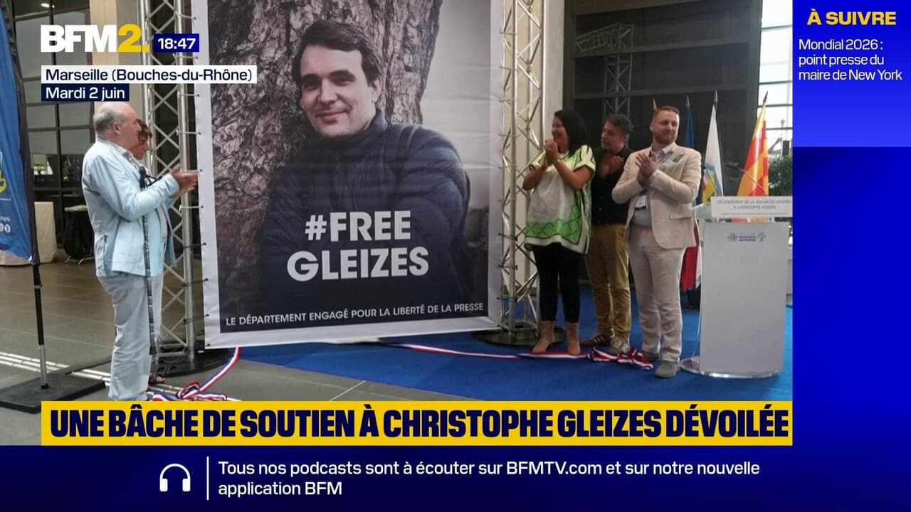 Une bâche de soutien au journaliste Christophe Gleizes, détenu en Algérie,  dévoilée à Marseille