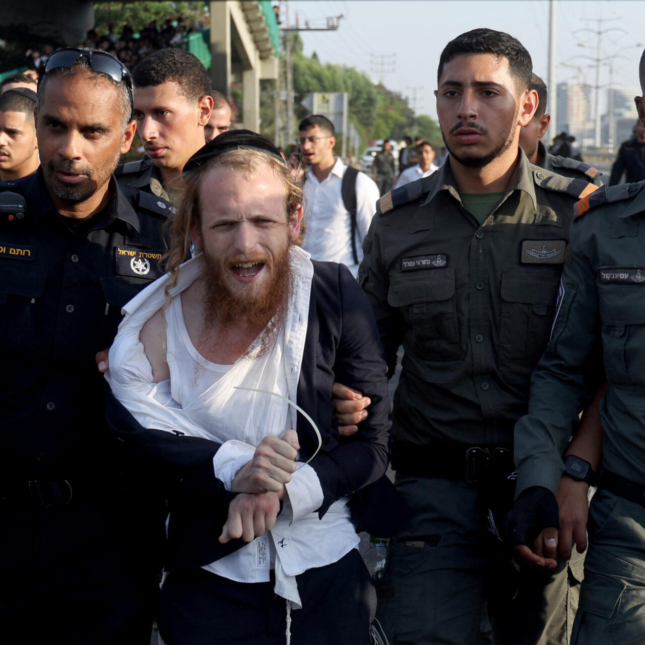 Israël : la Cour suprême lève l'exemption de service militaire pour les  étudiants ultra-orthodoxes - France 24