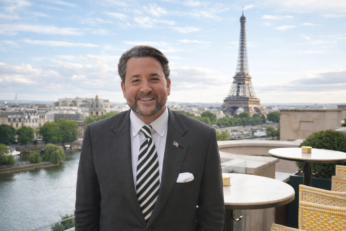 Nick Adams, le Monsieur Tourisme de Trump, répond aux critiques sur les  États-Unis