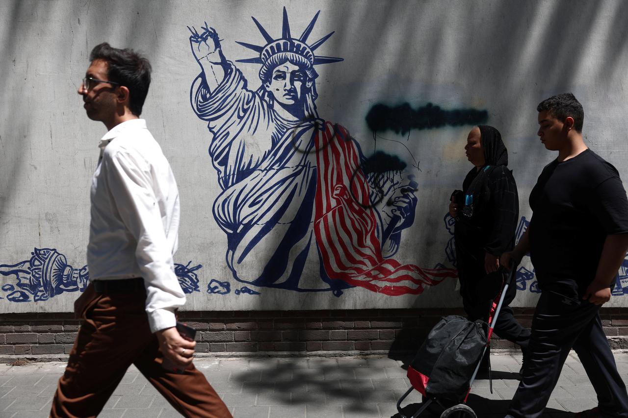 Donald Trump fustige le vote "antipatriotique" du Congrès pour mettre fin à  la guerre en Iran | RTS