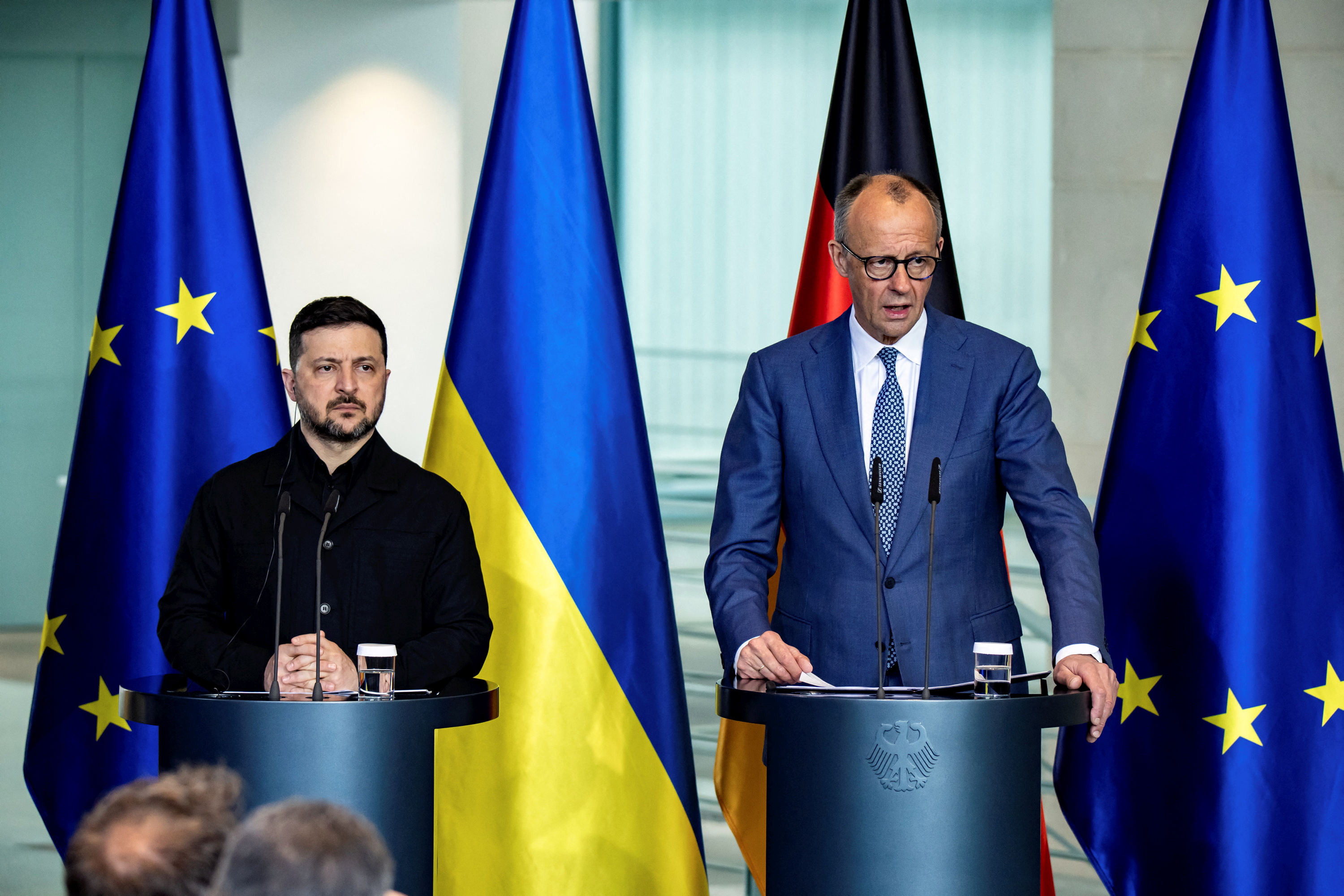 Adhésion de l'Ukraine à l'UE : le chancelier Merz propose un siège sans  droit de vote