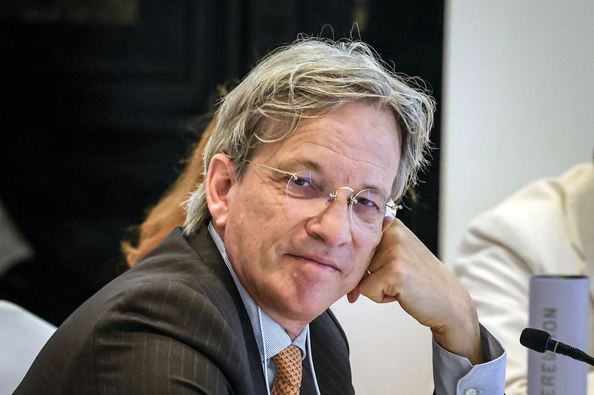 Les acteurs de l'IA font du parasitisme économique" en aspirant les  contenus journalistiques, lance le PDG de l'AFP | France Inter