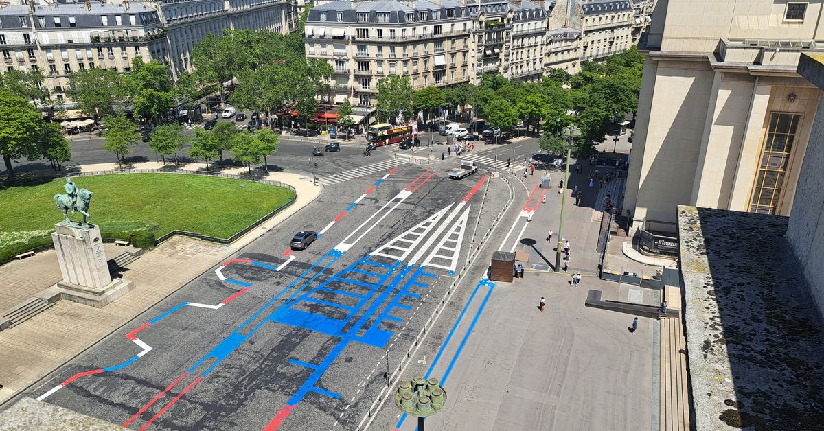 Un porte-avions grandeur nature place du Trocadéro | Musée national de la  Marine de Paris