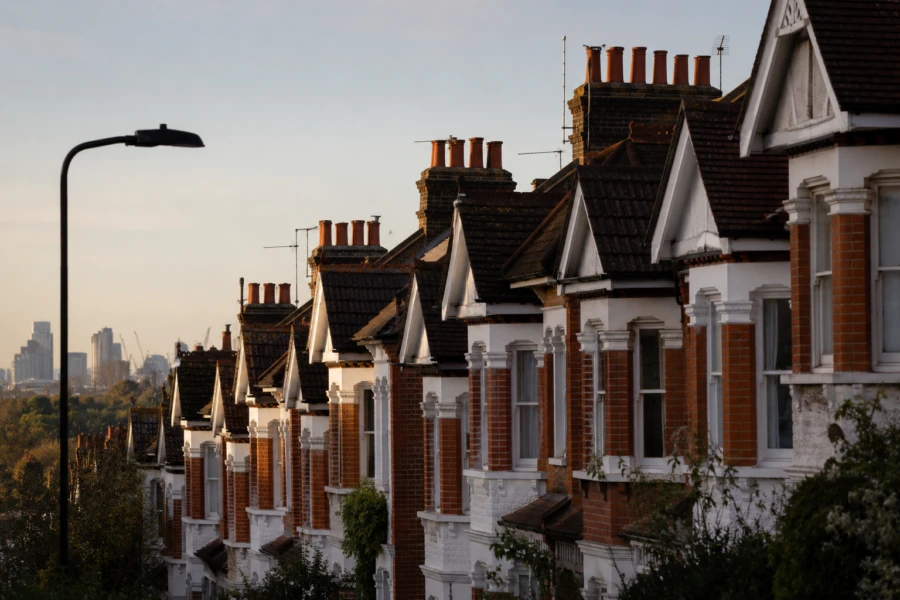 Prix immobiliers britanniques : -0,6 % en mai face à l'incertitude  économique — Actualités TradingView