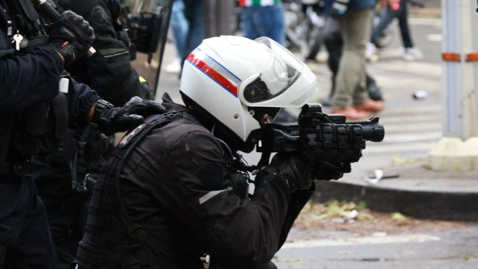 Nuit du sacre du PSG : un adolescent de 14 ans blessé au visage par un tir  de LBD à Fontenay-sous-Bois - Le Parisien