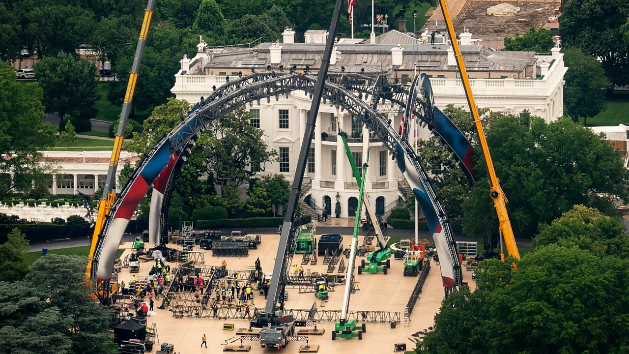 Watch: UFC arena construction begins at White House - BBC News