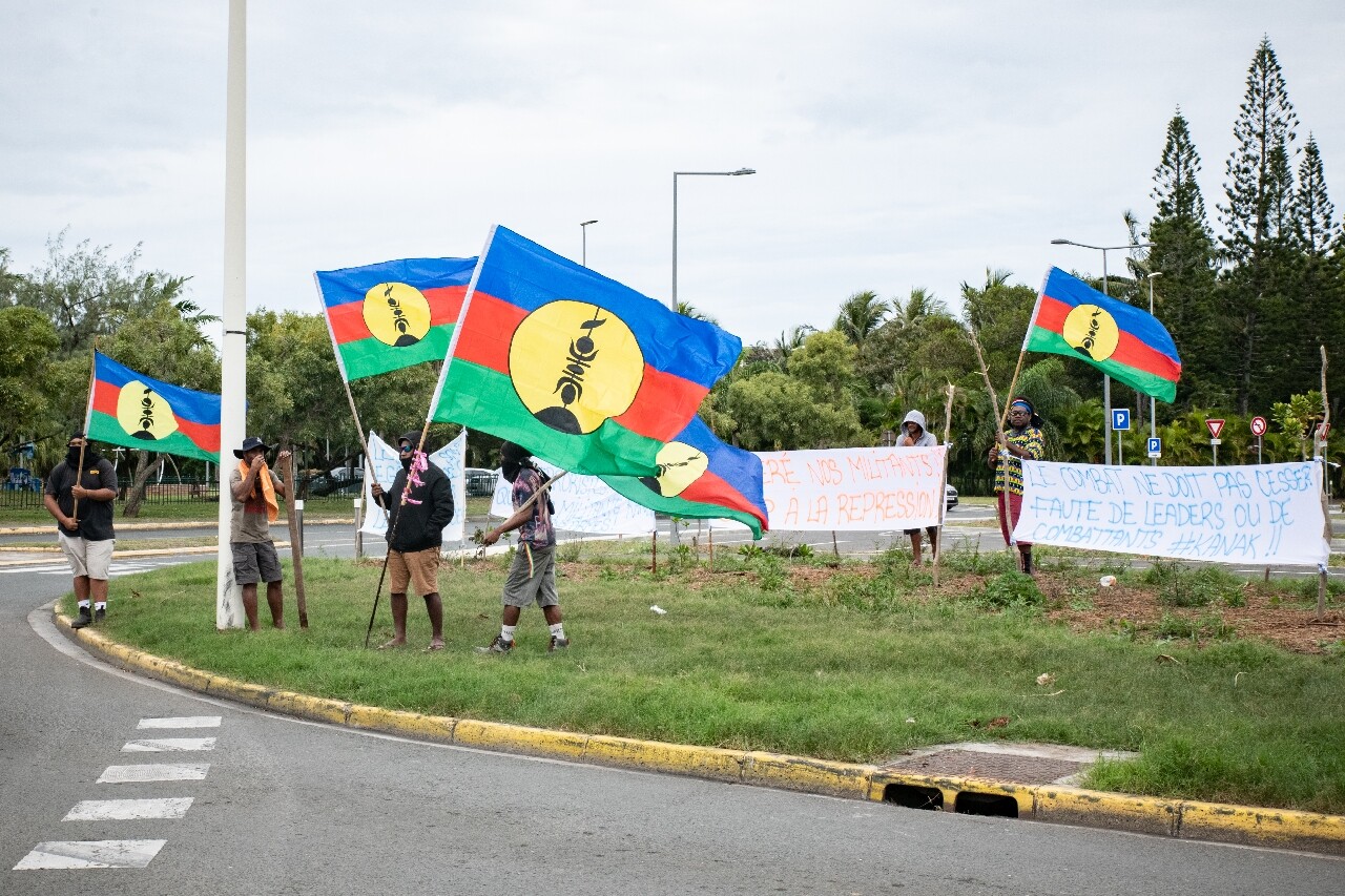 Nouvelle-Calédonie : les indépendantistes sous le choc après le transfert  de militants en métropole