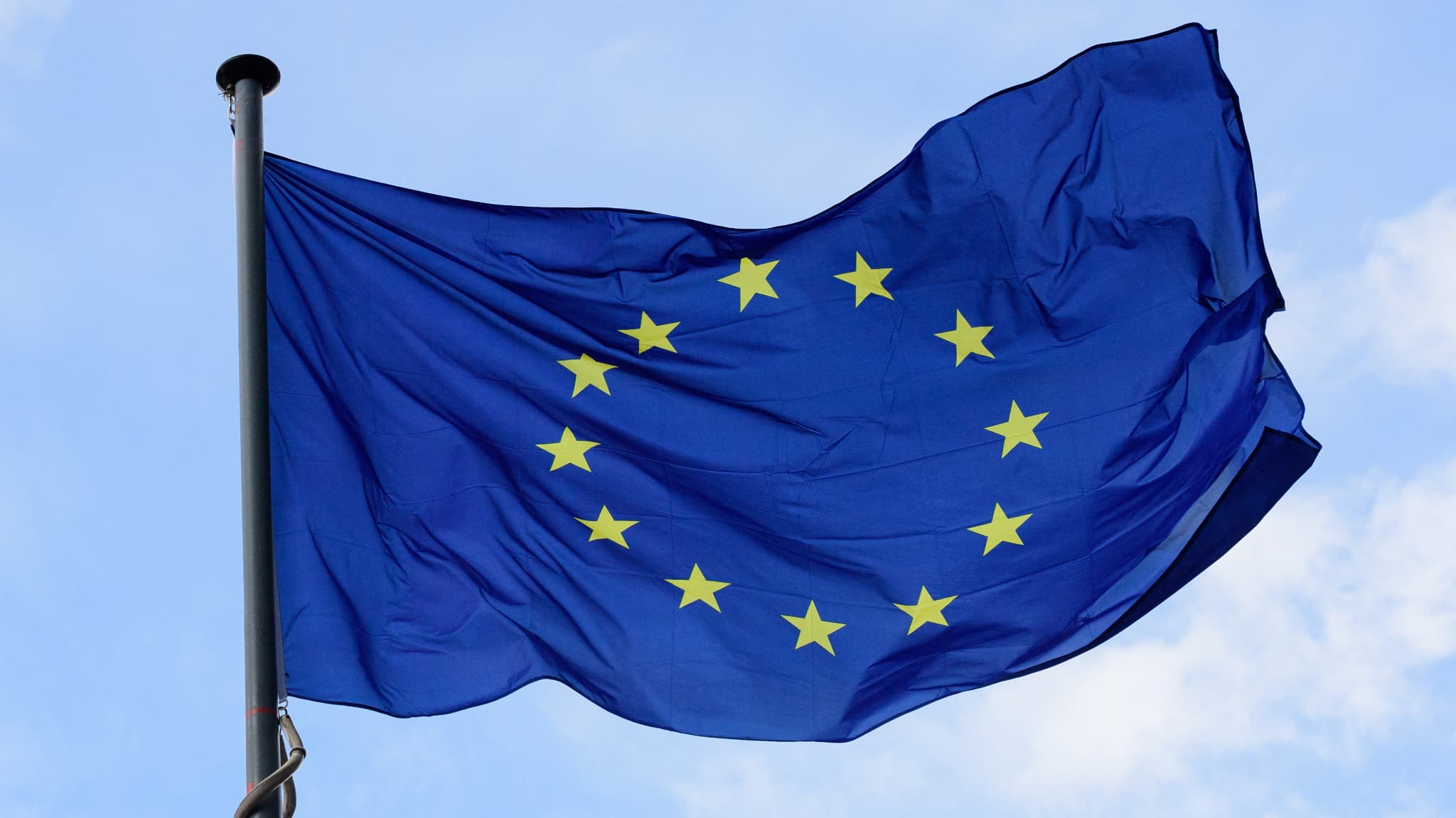 La contraction record du PIB irlandais qui a chuté de 12% fait basculer  l'économie de la zone euro dans le rouge au 1er trimestre