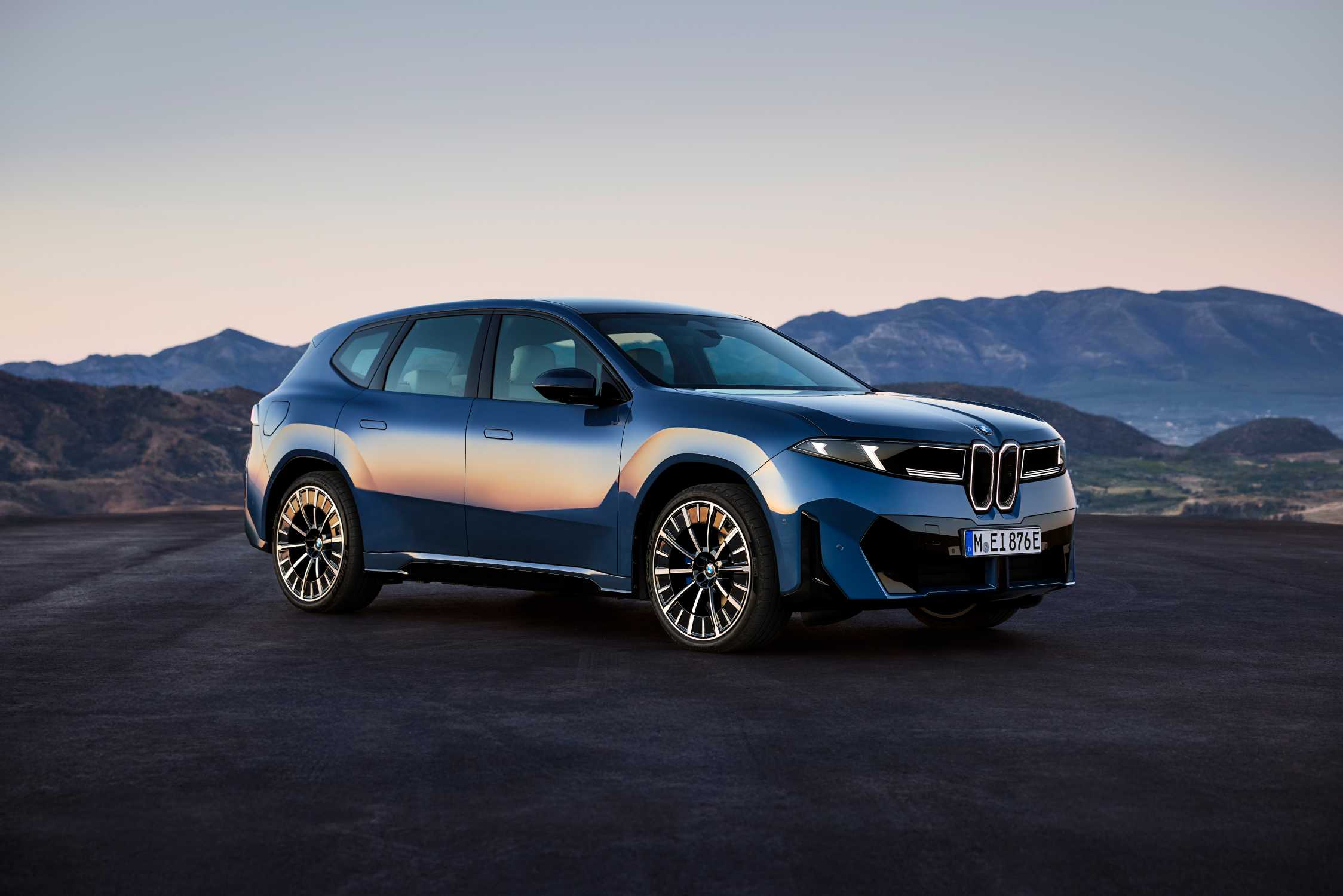Double victoire : la BMW iX3 élue « World Car of the Year » et « World  Electric Vehicle » 2026.