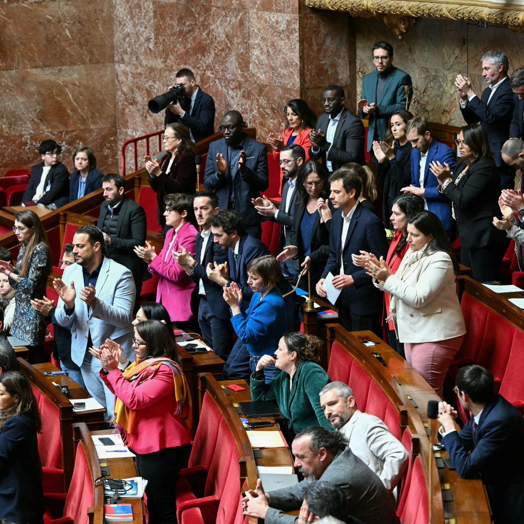 Inacceptable": des députés noirs LFI visés par des messages négrophobes,  leur parti demande une "condamnation unanime" de la classe politique