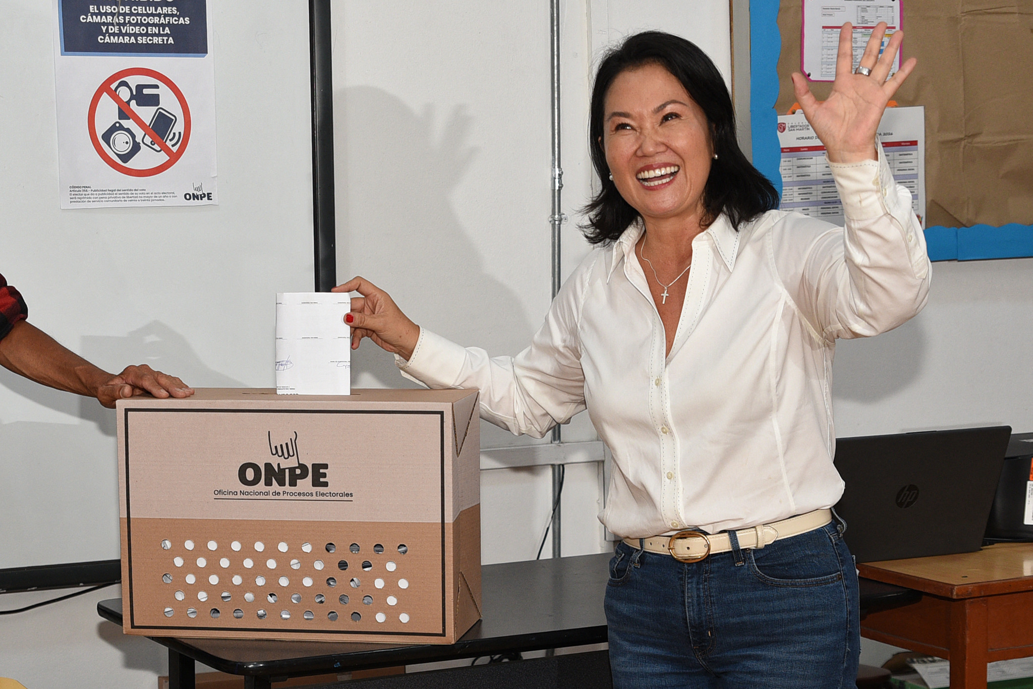 Pérou: Keiko Fujimori en tête d'une présidentielle chaotique