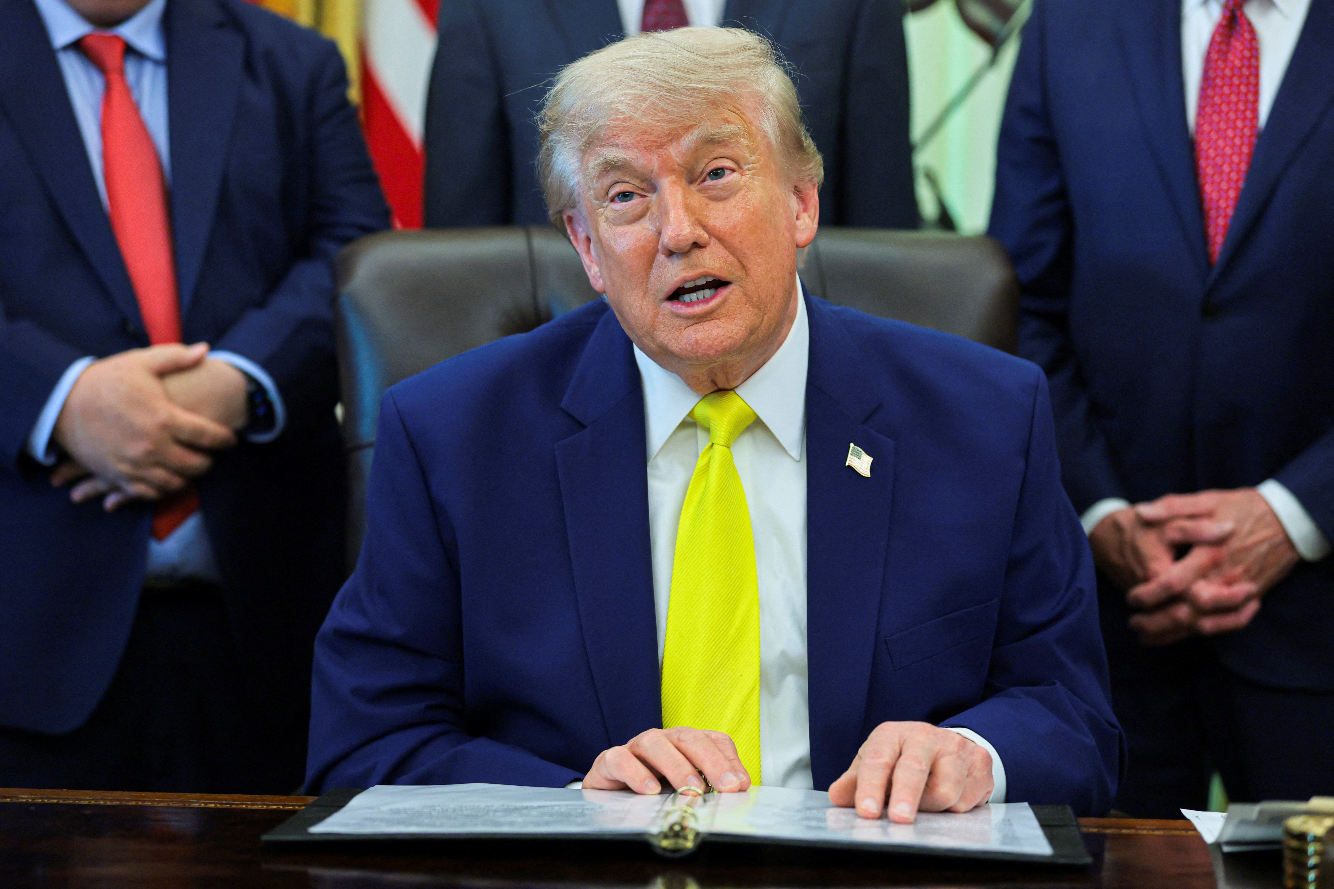 Les avocats de Trump refusent de divulguer des informations financières à  la BBC dans le cadre d'un procès de 10 milliards de dollars, selon le FT |  Zonebourse