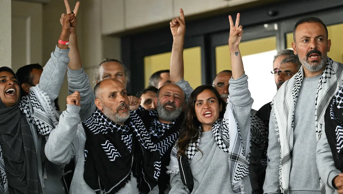 Flottille pour Gaza : les militants propalestiniens expulsés vers la  Turquie racontent tortures, coups et humiliations | France Inter
