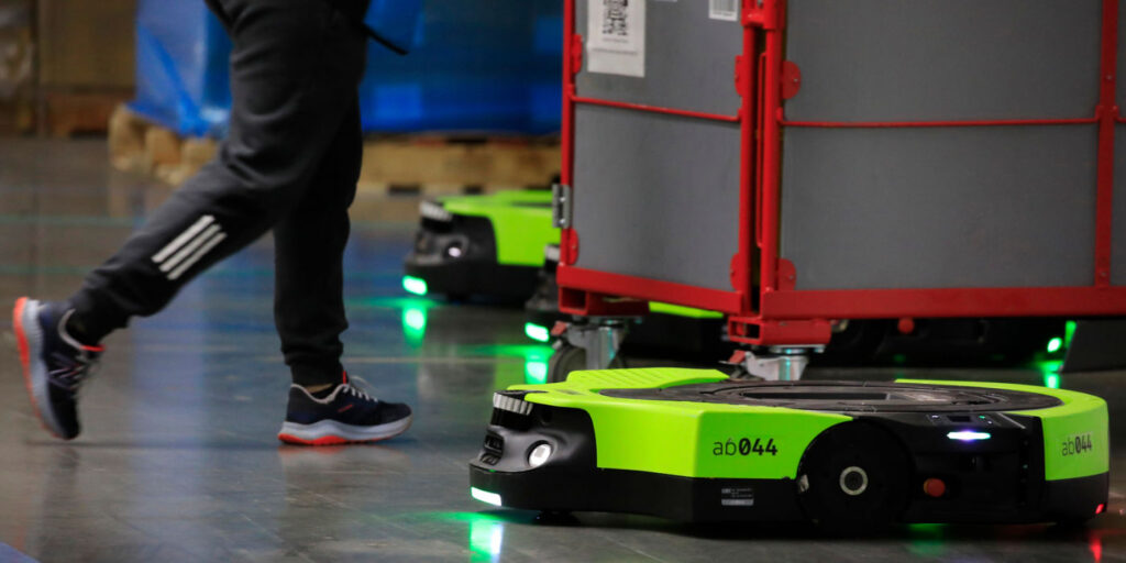 Amazon dévoile Proteus, son robot pour les entrepôts qui comprend le langage  naturel - KultureGeek