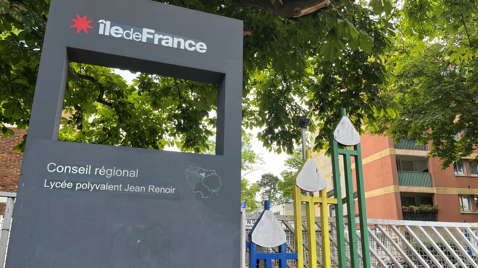 Gang des blacks » : l'enregistrement audio à caractère raciste qui a mis le  feu aux poudres au lycée Renoir de Bondy - Le Parisien
