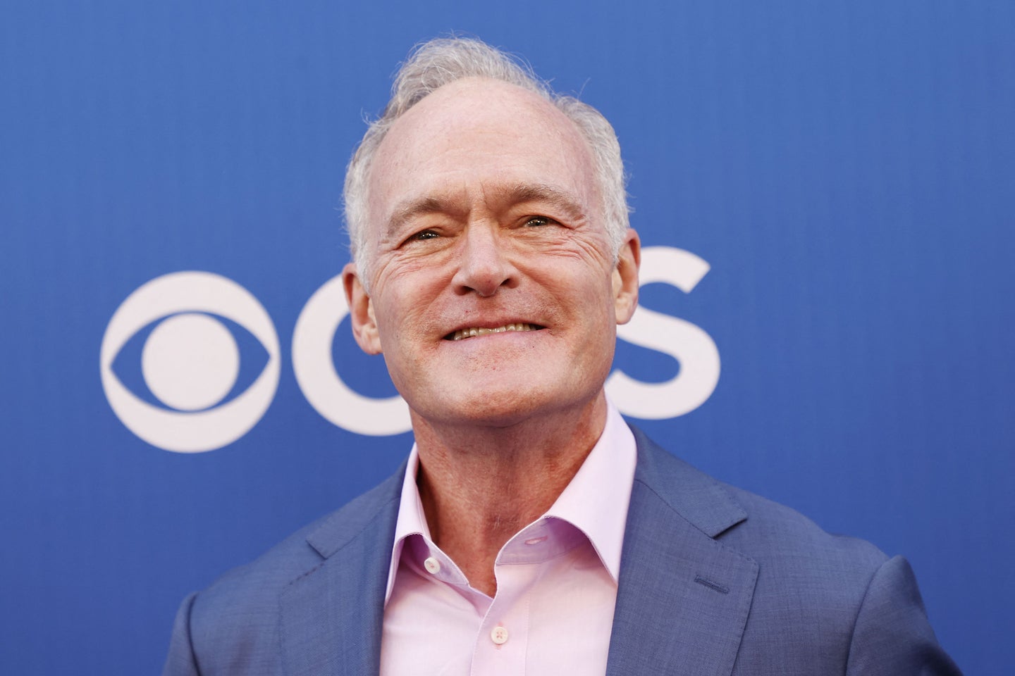 Nouvelle tempête à CBS, qui limoge le vétéran de l'émission «60 Minutes» Scott  Pelley | Le Devoir