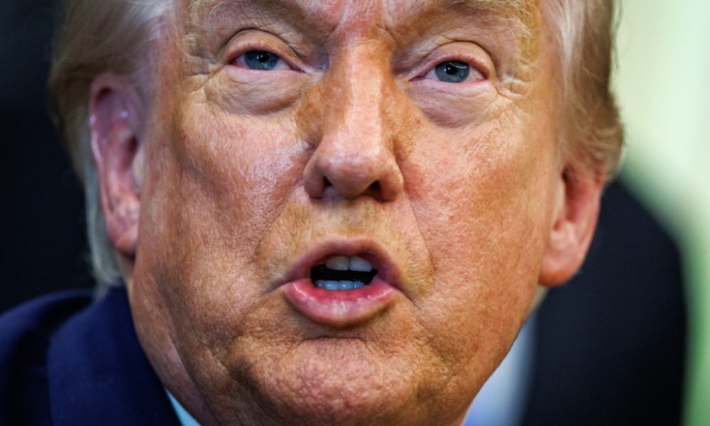 Un juge invalide des restrictions de Trump à l'immigration légale | LFM la  radio