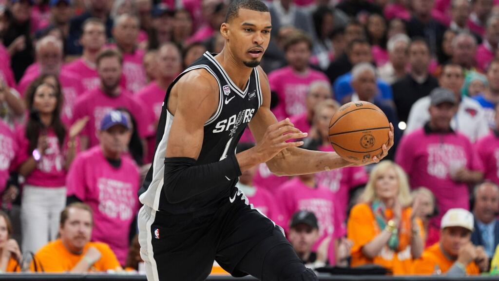 Finale NBA : les Spurs de Wembanyama commencent mal, battus par les New York  Knicks - France 24