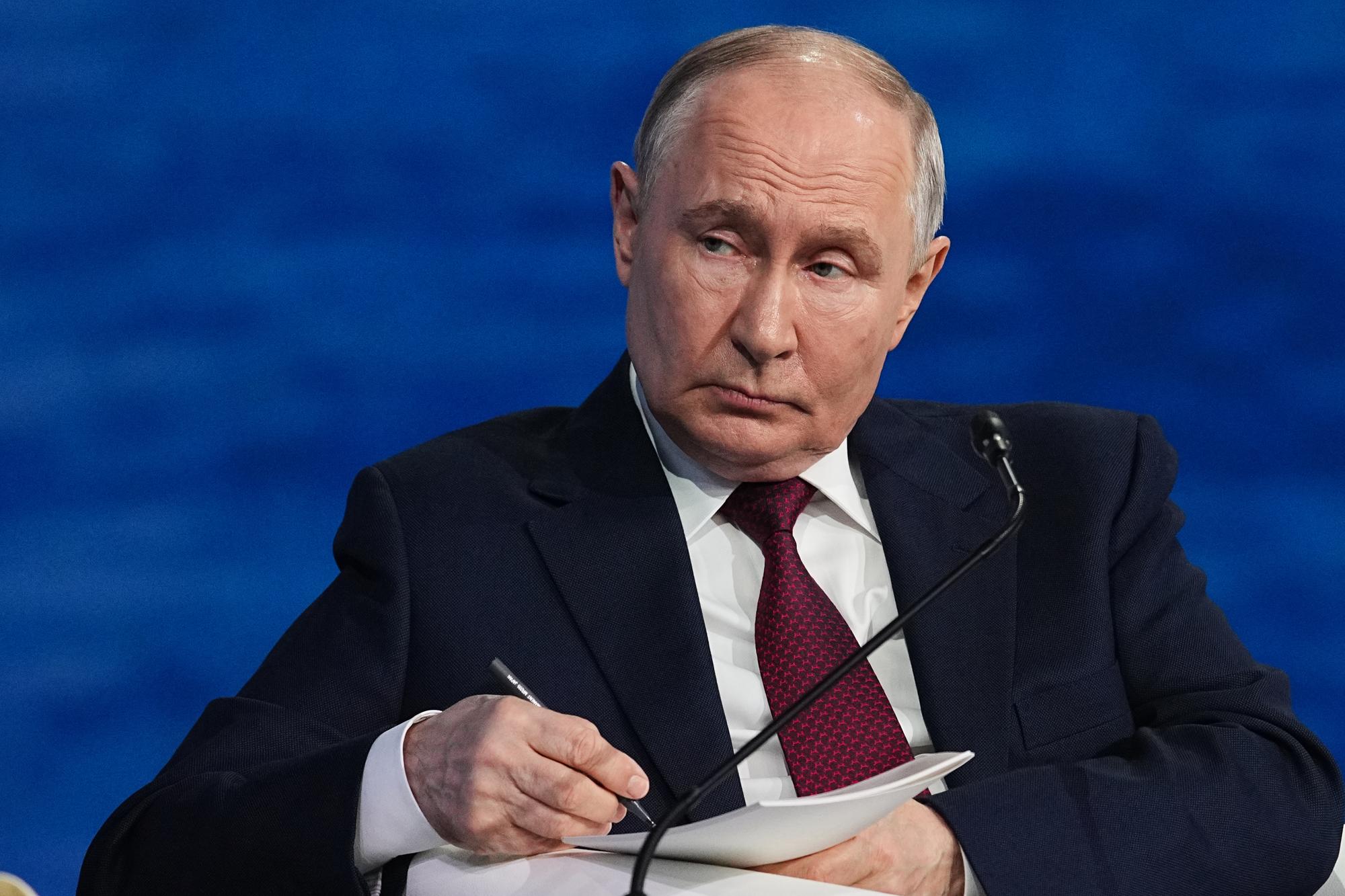 EN DIRECT, guerre en Ukraine : Vladimir Poutine refuse la rencontre  proposée par Volodymyr Zelensky et qualifie sa lettre d'« irrespectueuse »