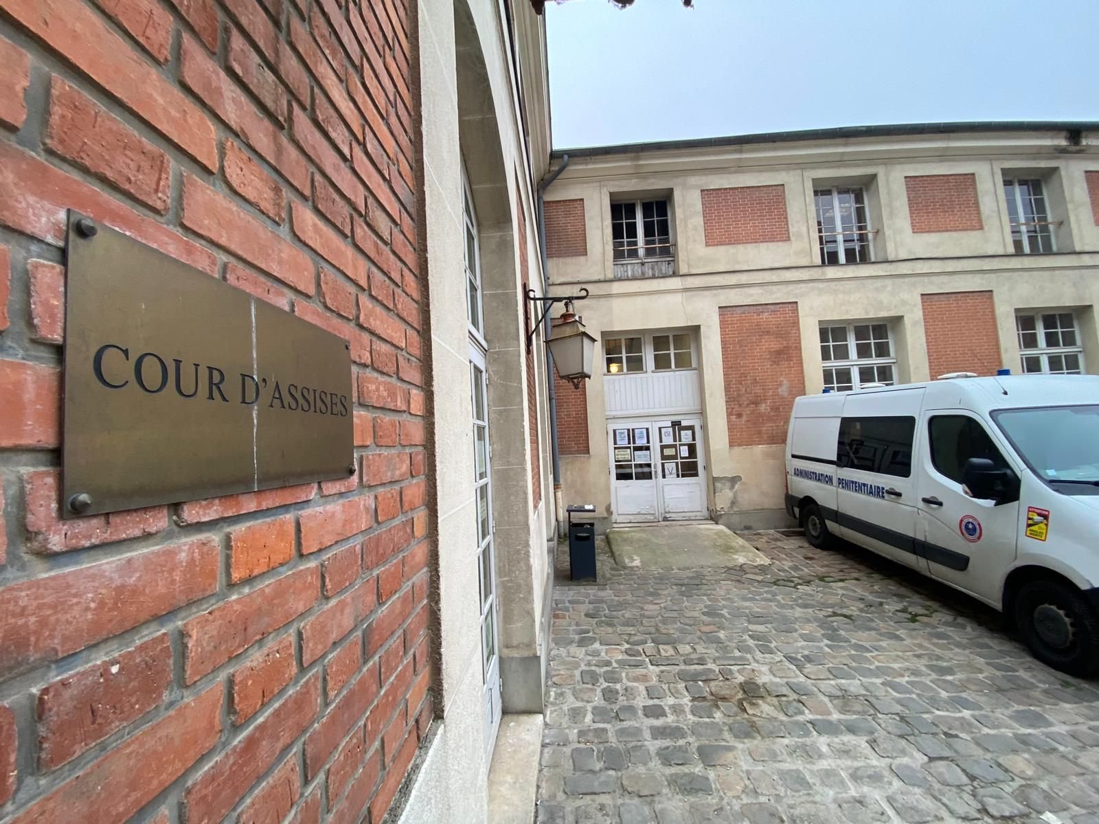 Condamné à 10 ans de réclusion pour viol, il est libéré pour cause  d'encombrement de la justice - Le Parisien