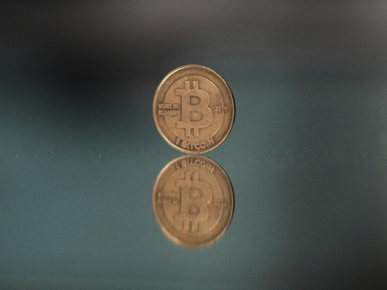Le bitcoin tombe sous la barre des 60 000 dollars, une première depuis la  réélection de Donald Trump - RFI